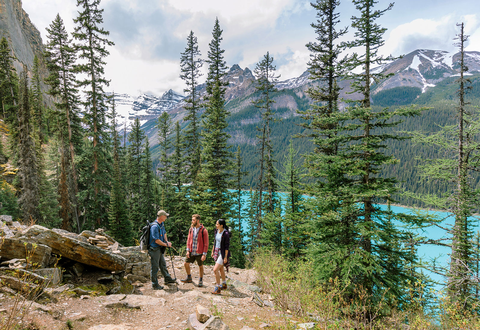 5 BEST Hikes in Lake Louise (that start from the Lakefront!)
